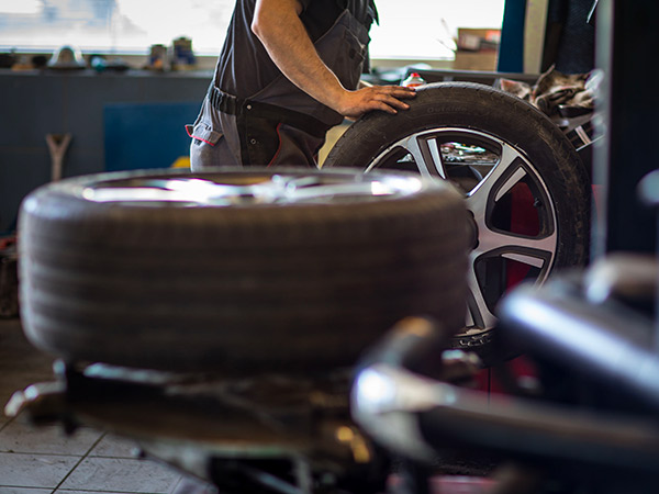 Riparazione-di-pneumatici-in-autofficina-san-giovanni-in-persiceto Riparazione-di-pneumatici-in-autofficina-san-giovanni-in-persiceto